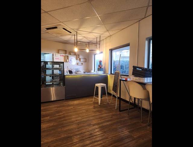 BUSINESS PROPERTY TO RENT IN WOODMEAD